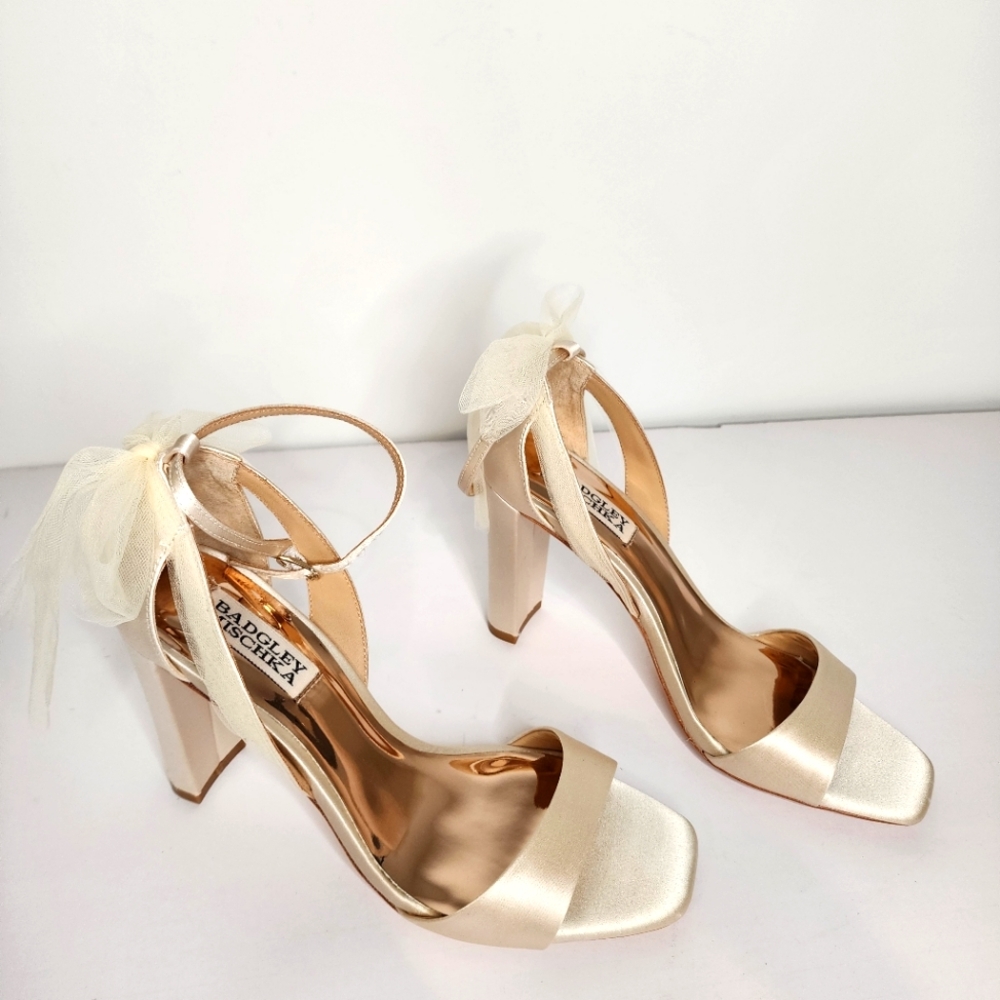 Badgley Mischka kim Mesh Bow Block Heel Sandals in Ivory size 7